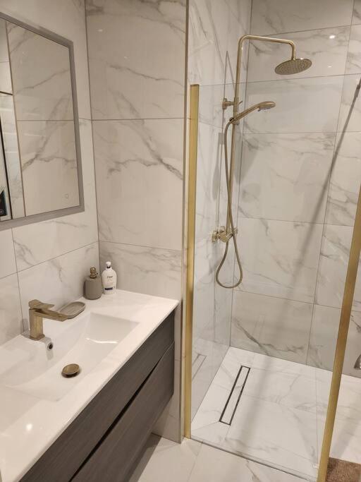 Newly Refurbished 2 Bed Apartment In Paddington Лондон Экстерьер фото